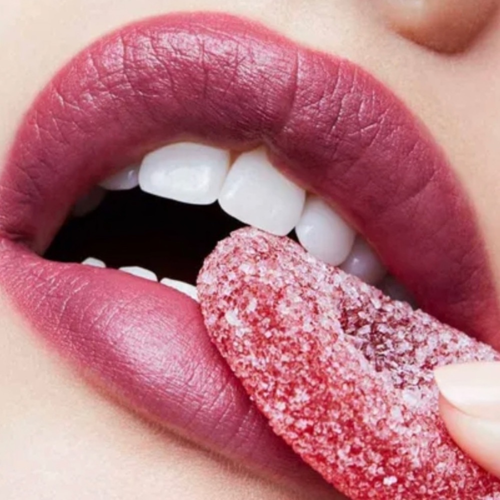 🌟 AMOROUS a MAC SATIN LIPSTICK. RETAIL $25. ** NEW IN THE BOX. FULL SIZE. - Picture 4 of 10